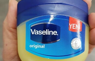 La vaseline est utilisée pour augmenter un membre